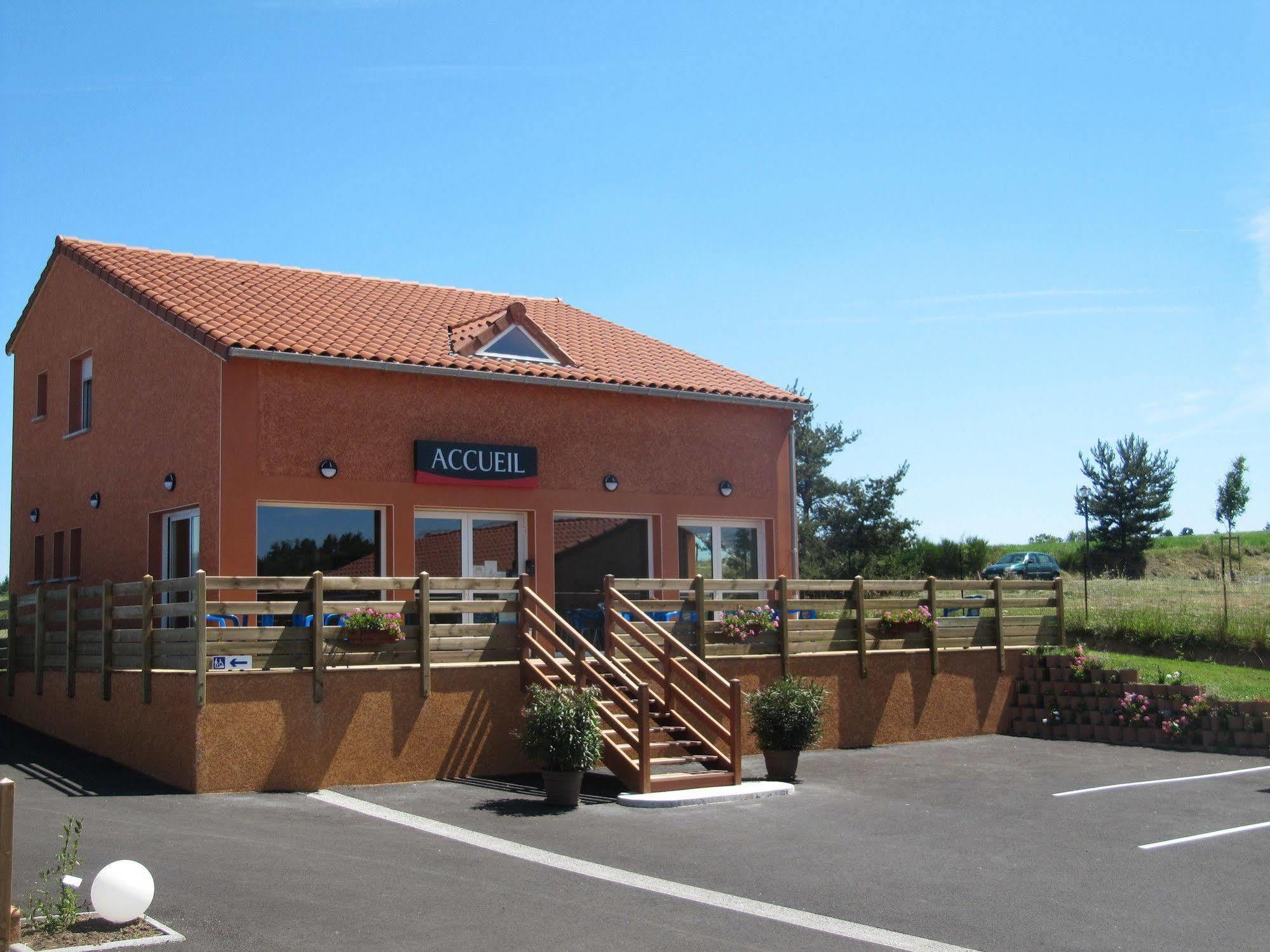 Hotel Cantal Cottages Сен-Жорж Экстерьер фото
